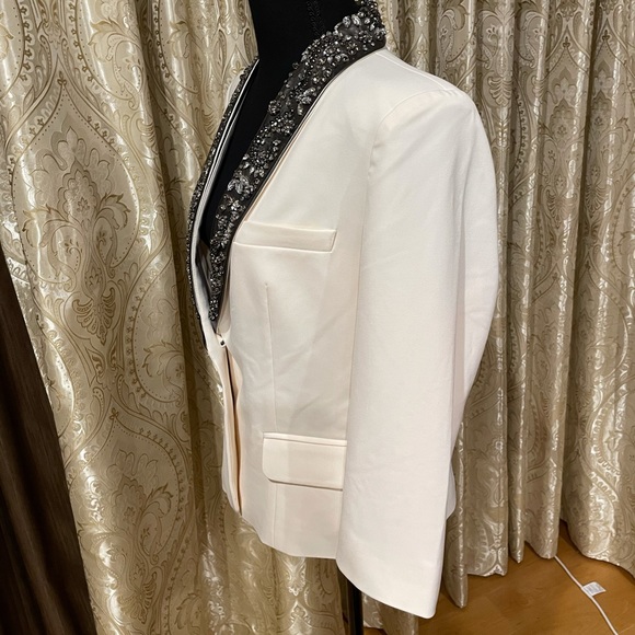 White fancy blazer - Picture 7 of 16